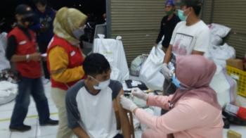 FOTO: Percepat Vaksinasi Satga Covid, bersama Lurah dan Kepala Pkm, Kunjungi Karoke Malam