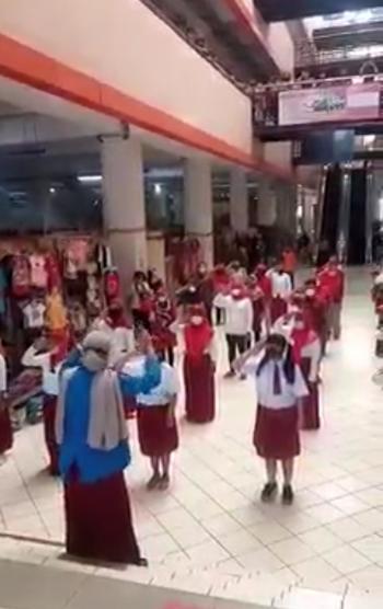 Begini Cara Pedagang Pasar Beringharjo ikut Rayakan HUT RI Ke-76 