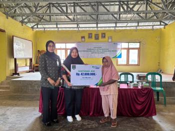 BPJS Ketenagakerjaan Lampung Tengah serahkan Rp 42 juta kepada ahli waris Linmas Kampung Wonosari