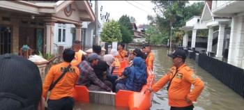 Curah Hujan Ekstrem Sebabkan Banjir di Lampung, Pemprov Tingkatkan Status Tanggap Darurat   
