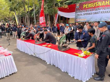Polda Lampung Musnahkan 50 Senjata Api Rakitan Hasil Operasi Sikat