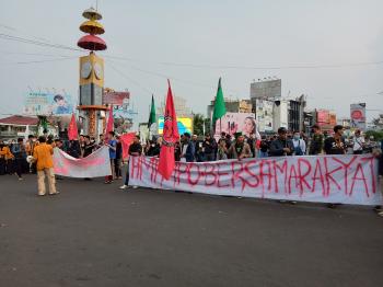 Menyuarakan Kegelisahan Rakyat, Ini Tuntutan Para Massa di Bundaran Tugu Adipura
