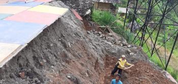 Tanah Longsor di Objek Wisata Kampung Vietnam, Lantai Seluas 3x7 meter AmblasÂ 