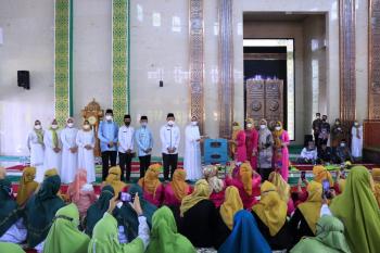Hadiri Pengajian Di Kabupaten Pringsewu, Ketua TP. PKK Provinsi Lampung Ajak Tingkatkan Ketaqwaan Kepada Allah SWT