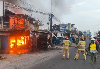 Diduga Korsleting Listrik, Dua Bangunan Terbakar di Kedaton, Kerugian Capai Rp150 Juta
