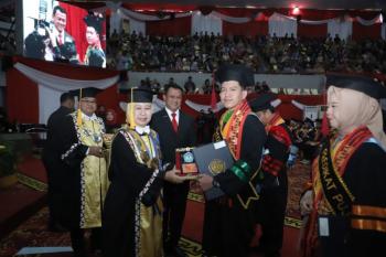 Pahit Manis Perjuangan Lulusan Terbaik Program Magister: Terbitkan Jurnal dan Dapatkan Hibah Penelitian
