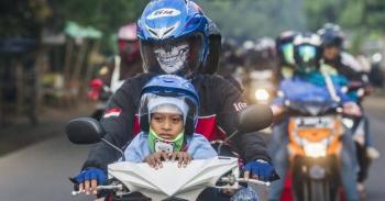 Bahaya Yang Mengintai Bonceng Anak Didepan 