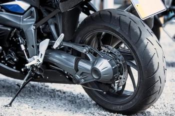 Ban Motor Masih Tebal Tapi Koq Malah Licin? Ternyata Ini Penyebab nya  