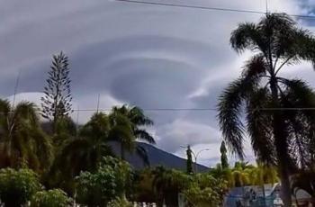 Viral Awan Mirip Pusaran di Gunung Tanggamus, Ini Penjelasan BMKG