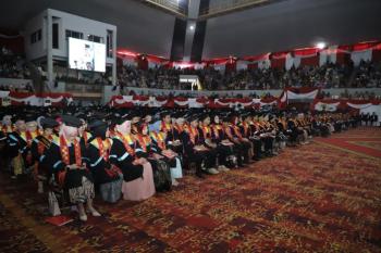 Unila Mewisuda 823 Mahasiswa Periode VII Tahun Akademik 2023/2024