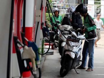 Ini Alasan Mengapa Pengendara Harus Turun dari Sepeda Motor Saat Isi Bensin