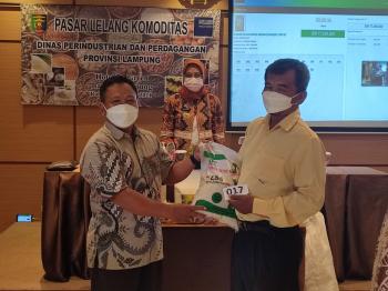 Bantu Petani,Pemprov Lampung Melalui Dinas Perindag Gelar Pasar Lelang