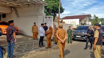 BreakingNews, Terjadi Insiden Pembacokan di Rumah Pengusaha Kondang Thomas A Riska, Satu Korban Tewas 