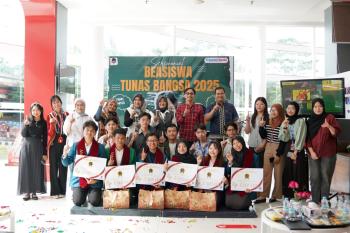 Sinergi Bagi Negri, Tunas Honda serahkan bantuan dana pendidikan kepada pememang beasiswa Tunas Bangsa 2025