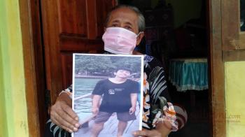 Nenek dari ABK yang Hilang Kontak Hanya Bisa Menangis dan Berdoa