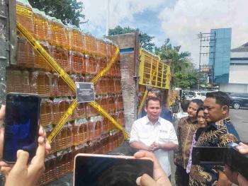 Terungkap! 24,8 Ton Minyak Goreng Curah Dikemas Tanpa Merek di LampungÂ 
