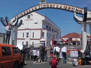 Kejati Lampung Didesak Usut Tuntas Kasus Dugaan Korupsi Sekertariat DPRD Lampung UtaraÂ 