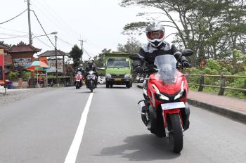Perhatikan Ini Ketika Menyalip Kendaraan Besar 