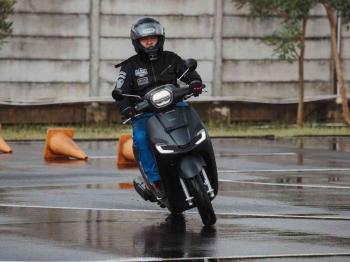 Waspada Jalan Licin Saat Hujan Mulai Turun 