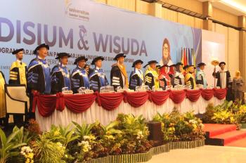 UBL Gelar Wisuda Periode Ganjil 2024, Ini Pesan Rektor Prof Yusuf Barusman 