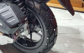 Ban Dual Purpose Plus Minus Buat Motor Harian dan Touring