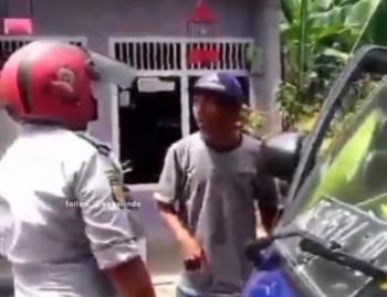 Hendak Menilang, Video Perdebatan Oknum Dishub dengan Supir Angkot Viral di Media Sosial