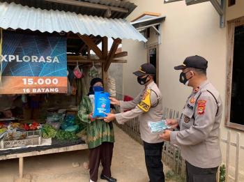 Door To Door, Polres Pringsewu Salurkan Bantuan Kepada Warga Terdampak Covid-19