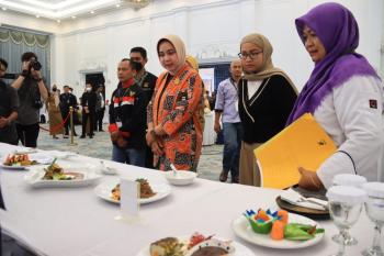 Ketua TP. PKK Provinsi Lampung Hadiri Lomba Tata Hidang Makanan Berbahan Dasar Kopi Pada Event Kopi Lampung Begawi Tahun 2022Â 