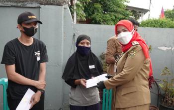 Walikota Berikan Bantuan Kepada Warga Terdampak Angin Puting BeliungÂ 