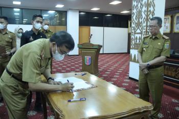 Pemprov Lampung Lakukan Penandatanganan Pakta Integritas Bersama Lembaga/Organisasasi Yang Bernaung Dalam LTSA-PMI Provinsi Lampung