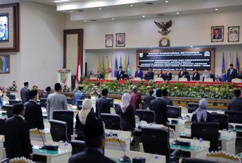 Pj. Sekdaprov Firsada Hadiri Pelantikan Pengganti Antar Waktu Anggota DPRD Provinsi Lampung Abdul Aziz dan Imelda Sisa Masa Jabatan 2024-2029