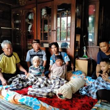 Bantu Warga Penumangan, Saikuddin Lakukan Sunat Masal.