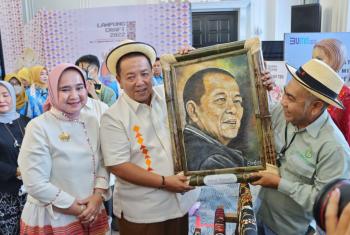 Gubernur Arinal Djunaidi Bersama Ketua Dekranasda Provinsi Lampung Membuka Secara Resmi Perhelatan Lampung Craft ke-3 Tahun 2022