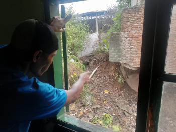 Hujan Deras, Tanah Longsor Terjadi di Kelurahan Enggal 