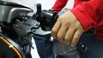 Awas Blong! Begini Tips Ngerem Aman pakai Skutik CBS Honda