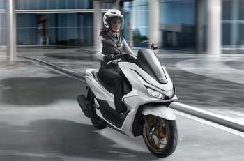 Info TDM Honda Teluk Betung - 8 Alasan Honda PCX 160 Mewah & Premium, Cocok Untuk Wanita