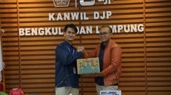 DJP Bengkulu–Lampung Salurkan 2.535 Paket Iftar ke Panti Asuhan dan Masjid