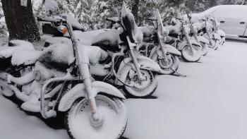 Alasan Mesin Motor Sulit Dihidupkan Saat Cuaca Dingin   