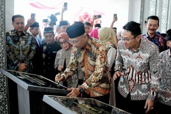 Gubernur Mirza  Optimis Kehadiran Sekolah EIBOS Akan Menjadi Cahaya Bagi Generasi Masa Depan Lampung 