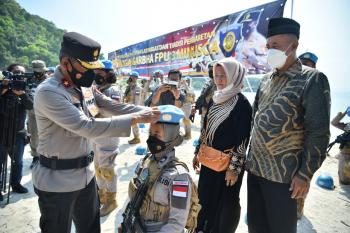 Waka Polda Lampung Hadiri Pembaretan Satgas FPU 3 MINUSCA di Pulau Tegal Mas