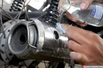 Cara Ampuh Bersihkan Karat di Motor Hanya dengan Modal Goceng