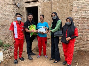 Adakan Bakti Sosial, SPBU 124 Bagi-Bagi Sembako Bagi Warga Kurang Mampu di Sidomulyo Lampung Selatan