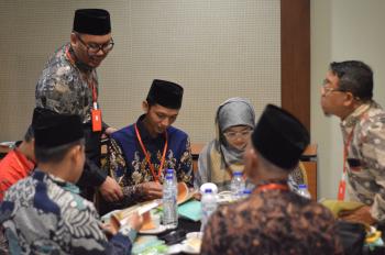Mengenal Filantropis Milenial Eddy Aqdhiwijaya Yang Punya Hobby Membaca Buku 