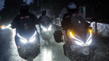 Waspada Efek Aquaplaning Saat Musim Hujan 