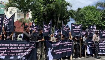 Ratusan Massa AMPPL Unjuk Rasa di Mapolres Bandar Lampung, Tuntut Kapolres Bertindak Tegas