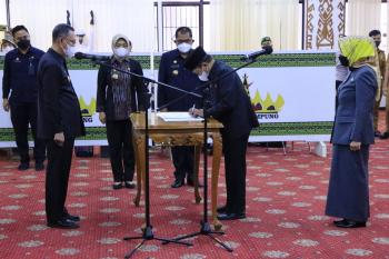 Pelantikan Pimpinan Tinggi Pratama Dilingkungan Pemprov Lampung, Gubernur minta Satker Lebih Giat Dalam Pembangunan Di Provinsi Lampung   