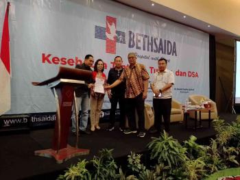 Seminar Kesehatan Bethsaida Hospital Kesehatan Jantung, Tulang, dan DSA di Hotel EmersiaÂ 