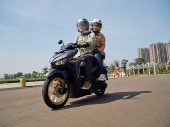 Kenapa Kalau Dibonceng Enggak Boleh Ngadep Samping 