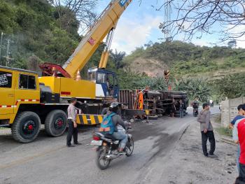2 Truk Pengangkut Barang Kecelakaan di Tanjakan PJR, Bandar LampungÂ 