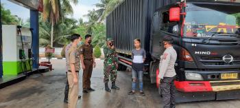 Meski Hujan, Tak Mengurangi Semangat Tim Gugus Tugas Lamtim Adakan Operasi Yustisi